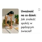 dziewczyna pisząca w notatniku